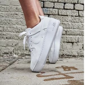 Nike Women's Air Force 1 '07 Shoes size 8